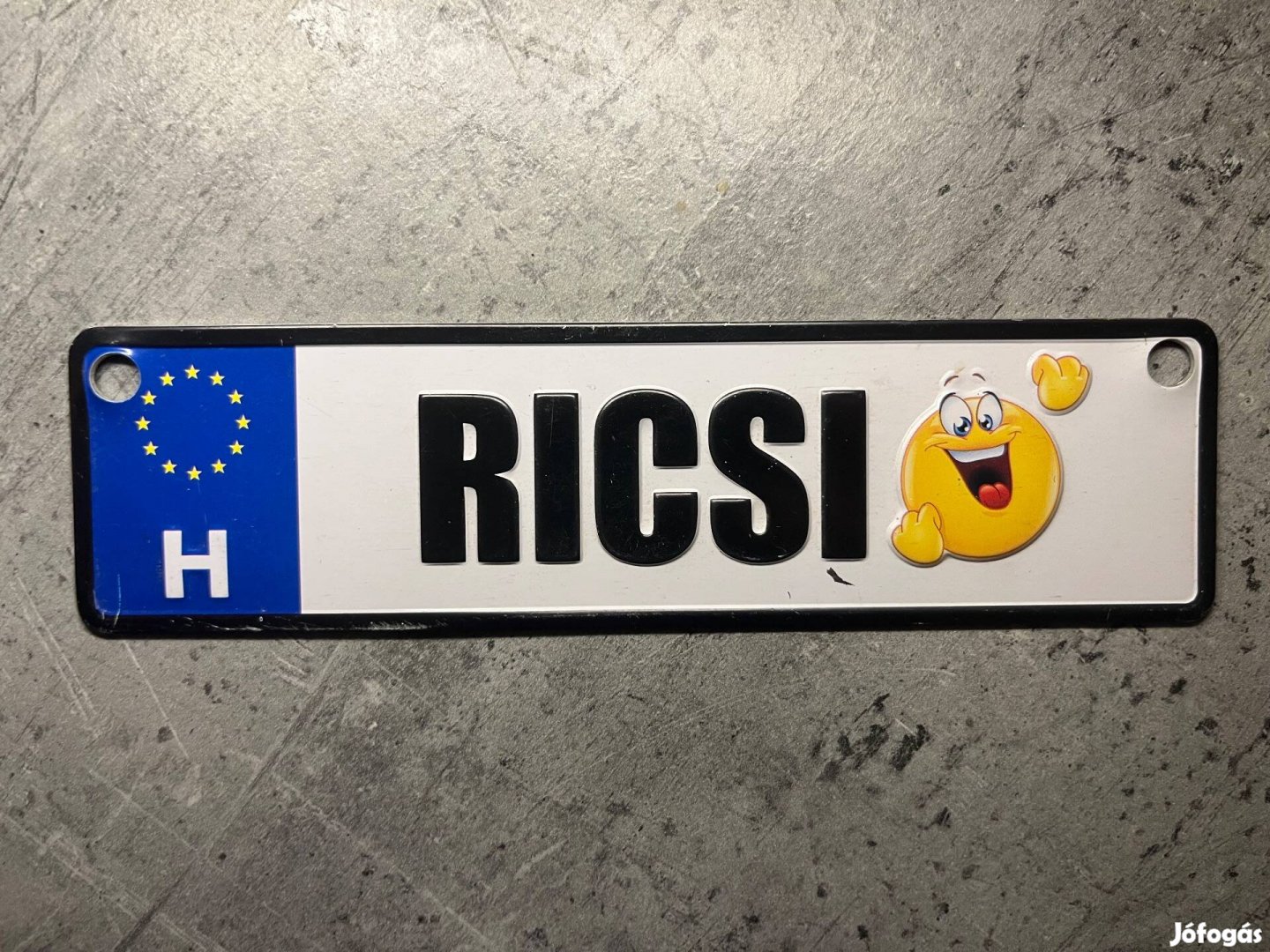 Névvel ellátott dekoratív miniatűr rendszámtábla