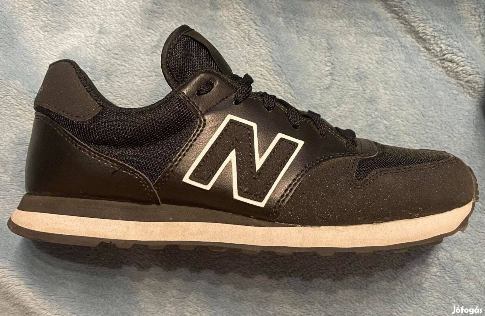 New Balance 37,5 méretű női cipő eladó. Postázás vevő terhére oké