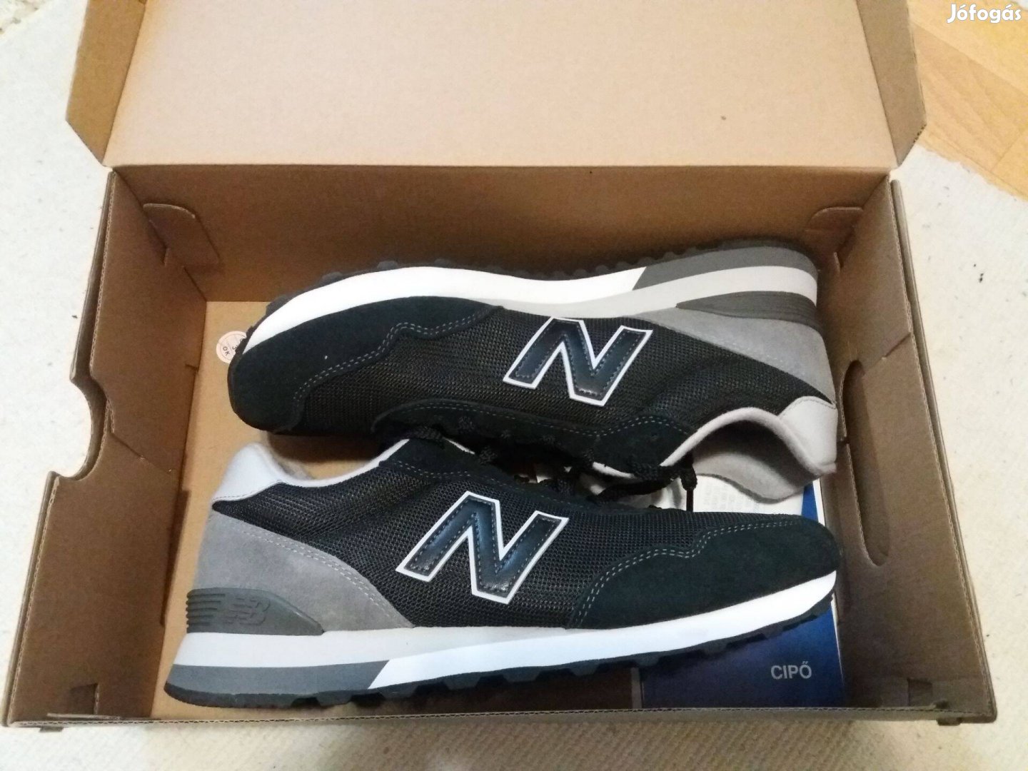 New Balance sportcipő 44