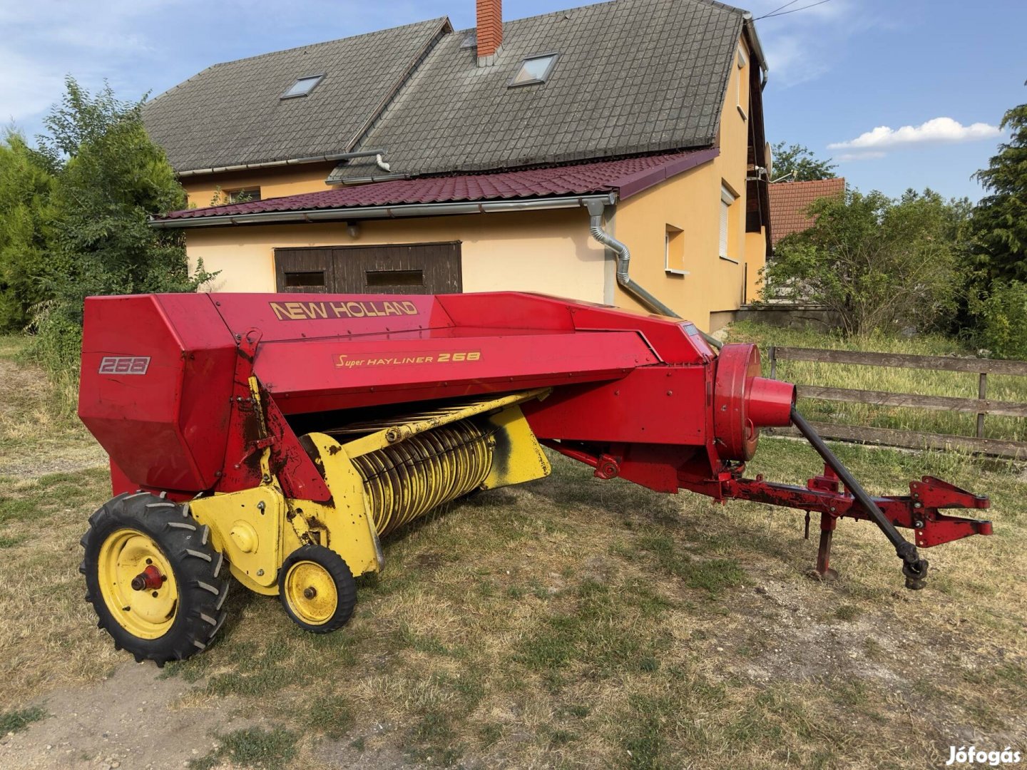 New Holland Super Hayliner 268 kiskocka bálázó