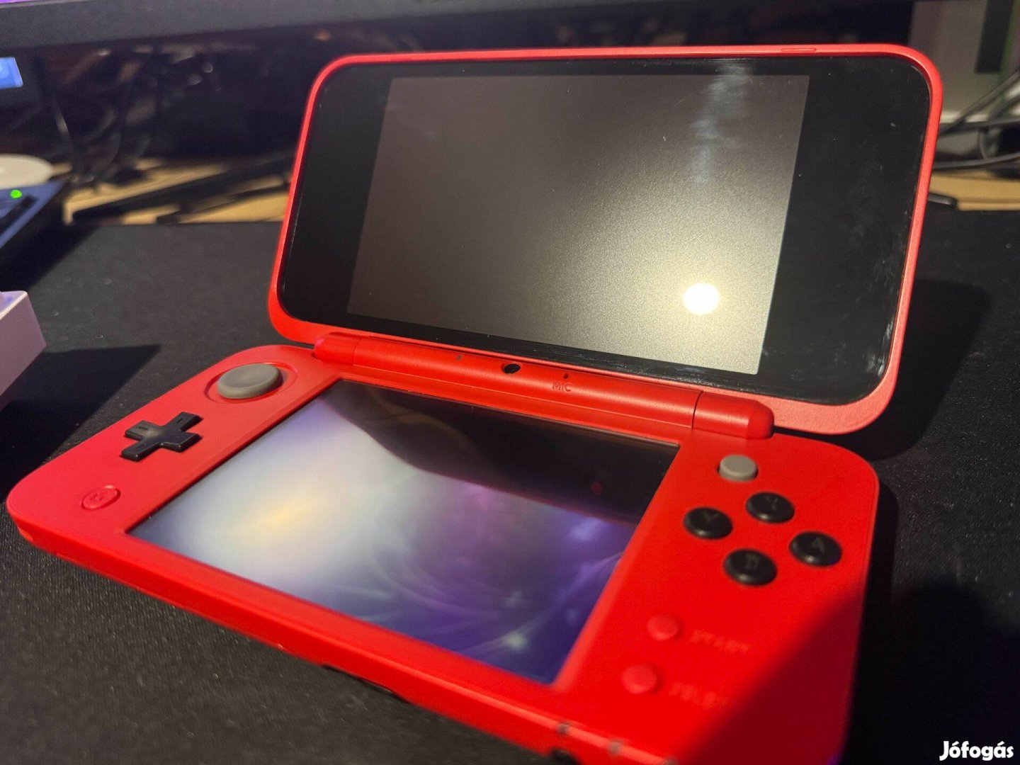 New Nintendo 2DS XL - Pokéball Edition + Pokémon Ultra Sun