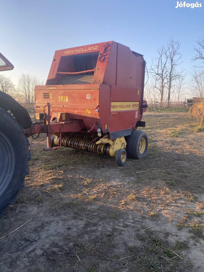 New holland 650 bálázó