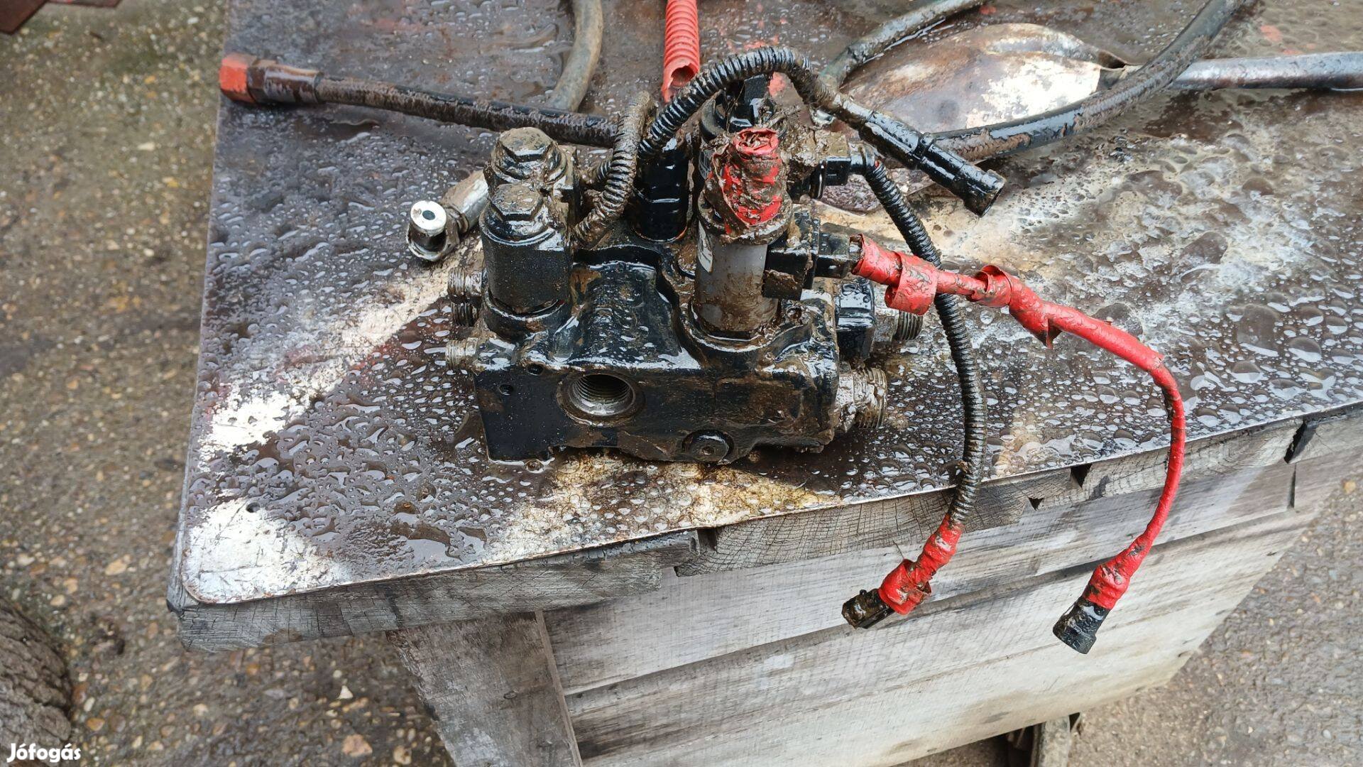 New holland TM Hidrugókocka