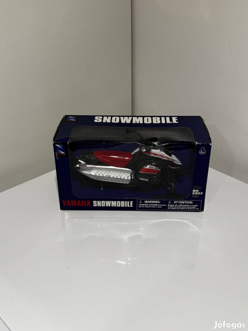 Newray Yamaha Snowmobile 1/12