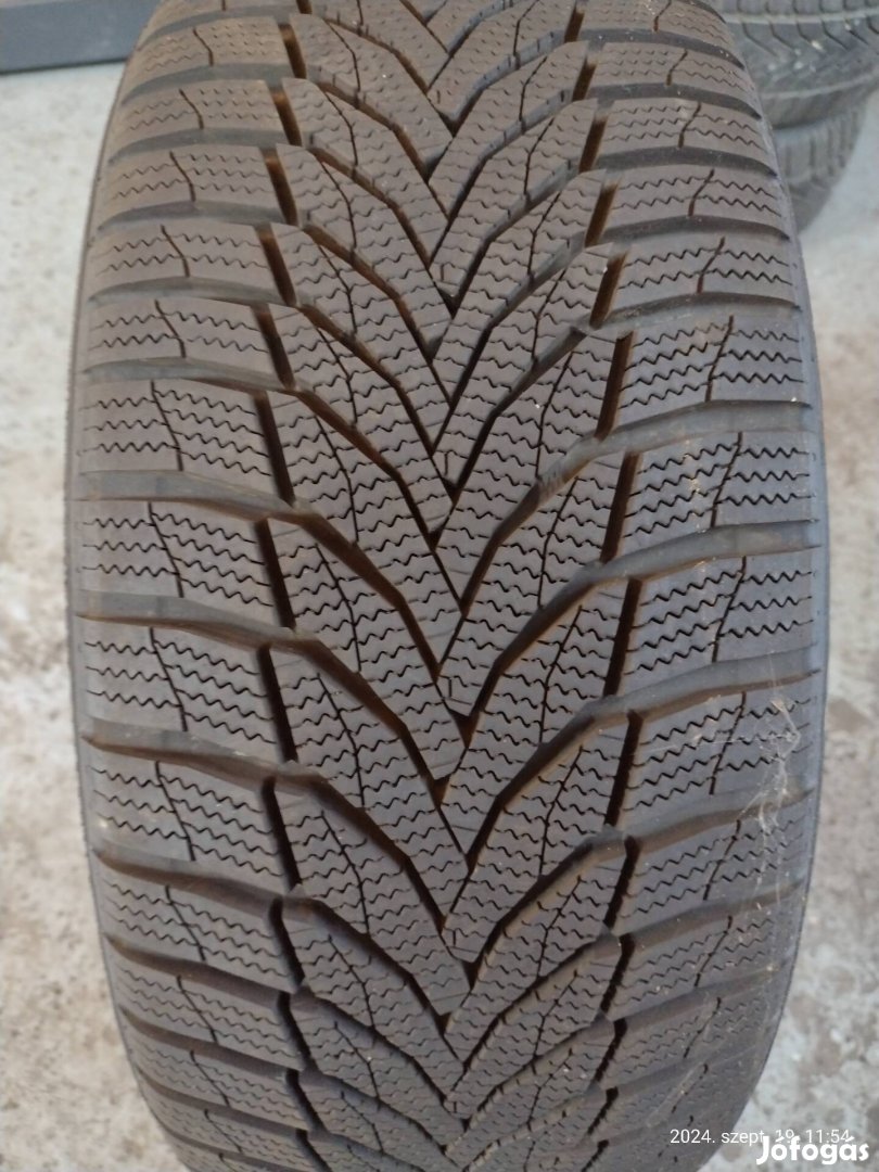 Nexen 215 / 45 R17 téli garnitúra eladó 8mm profillal. 