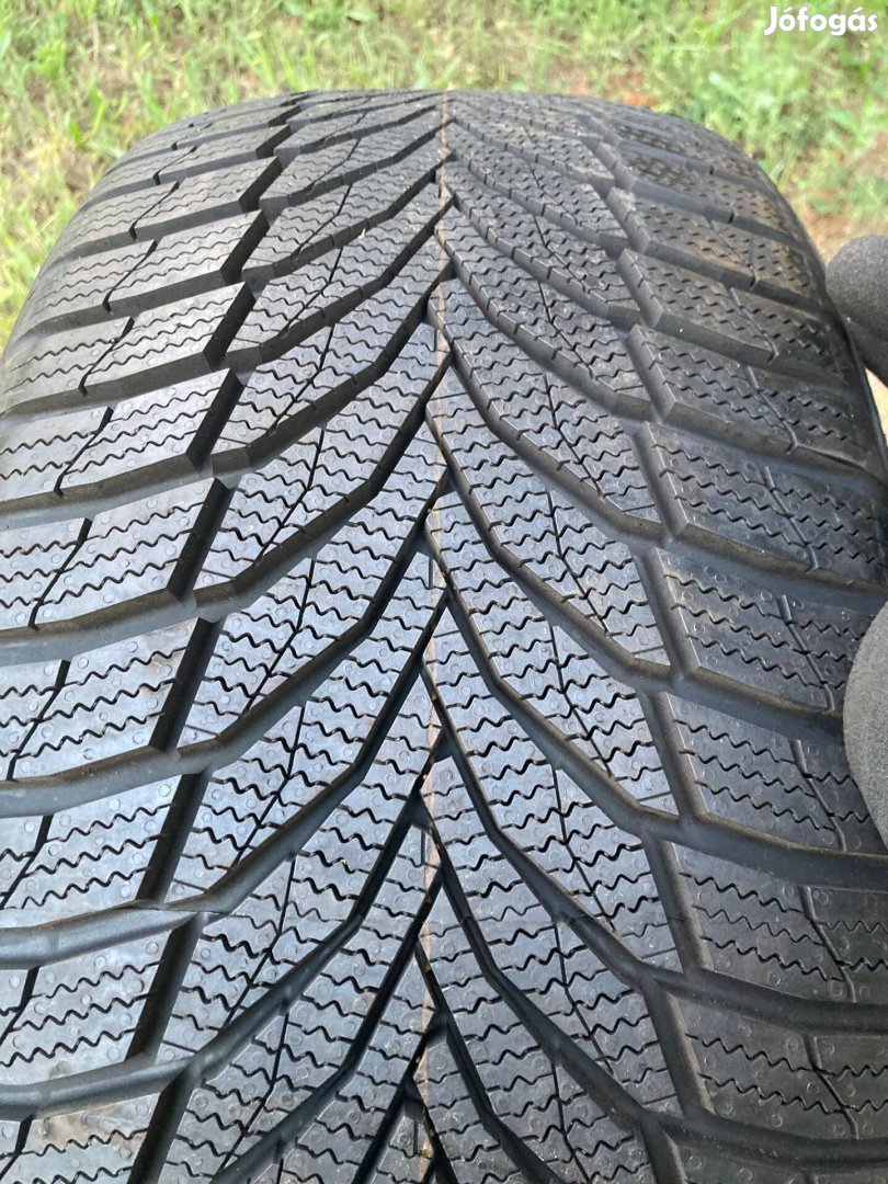 Nexen 245/45 R19 téligumi