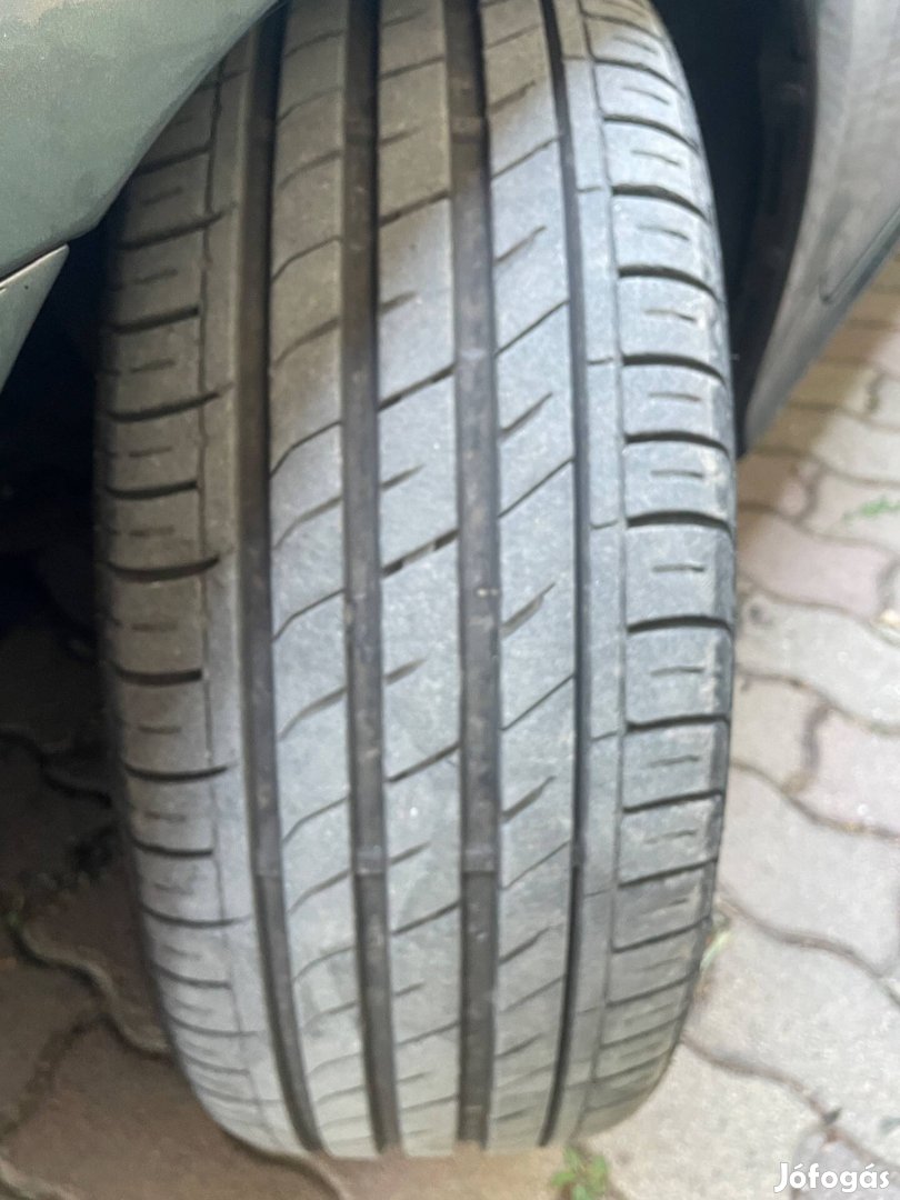 Nexen Nfera SU1 235 40 19 nyári gumi, jó állapotban 5,5-6mm DOT21