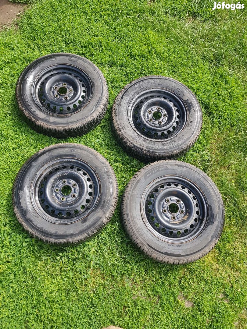 Nexen kisteherautó  15" c gumi, honda felni