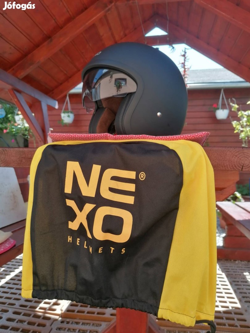 Nexo helmets SX méretű. 