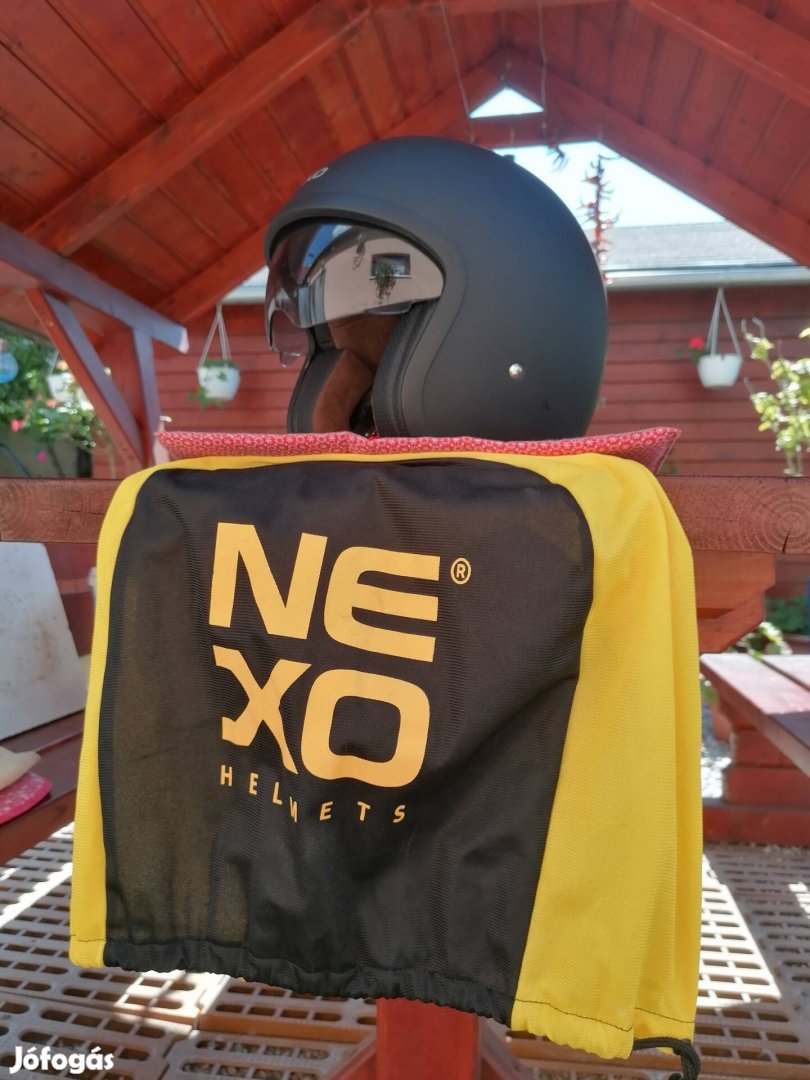Nexo új bukósisak. 