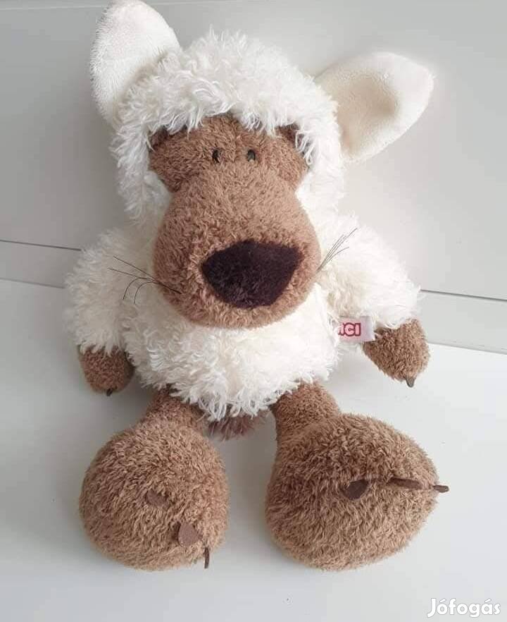 Nici Bárány jelmezbe bújt farkas
