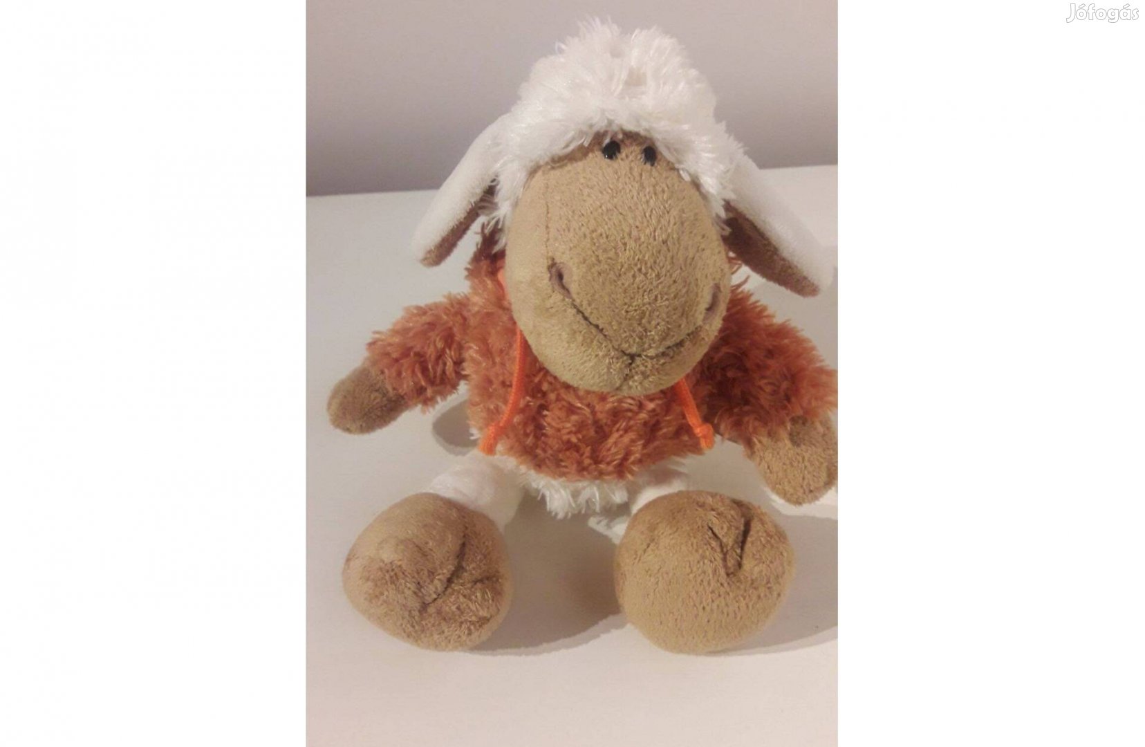 Nici Bari narancssárga kapucnis felsőbe