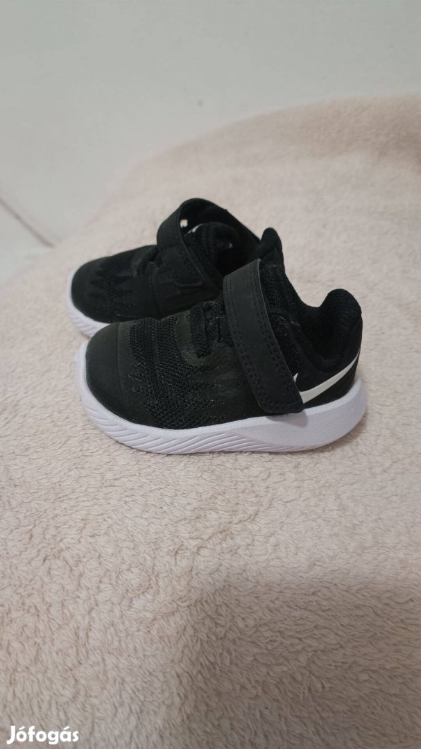 Nike 17-es baba cipő