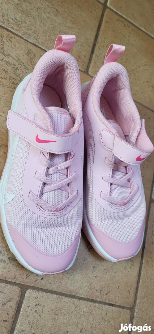 Nike 35 ös lány cipő újszerű 