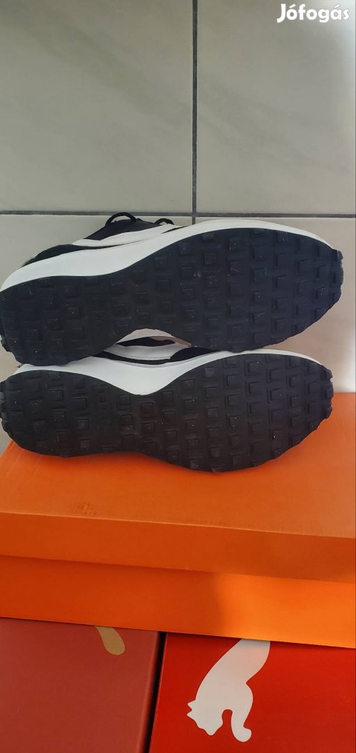 Nike 42,5-es cipo.