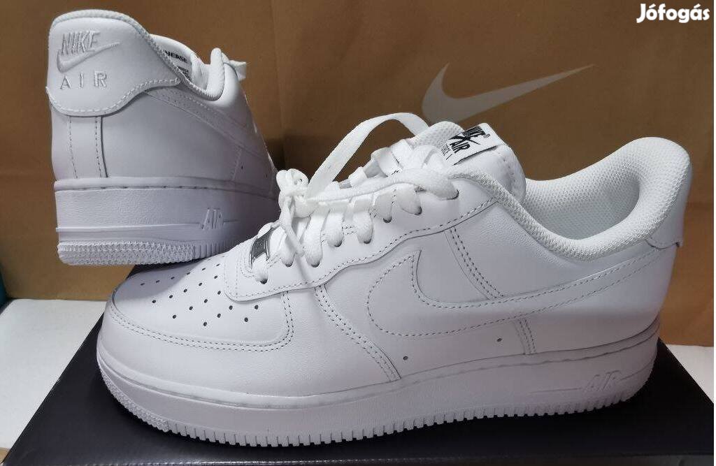 Nike Air Force 1 07 Flyease fehér 44 és 44.5-es bőr utcai cipő. Teljes