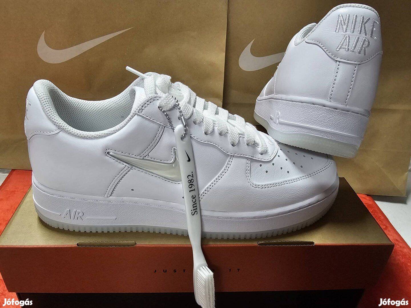Nike Air Force 1 Low Retro fehér 43-as bőr utcai cipő. Teljesen új, er