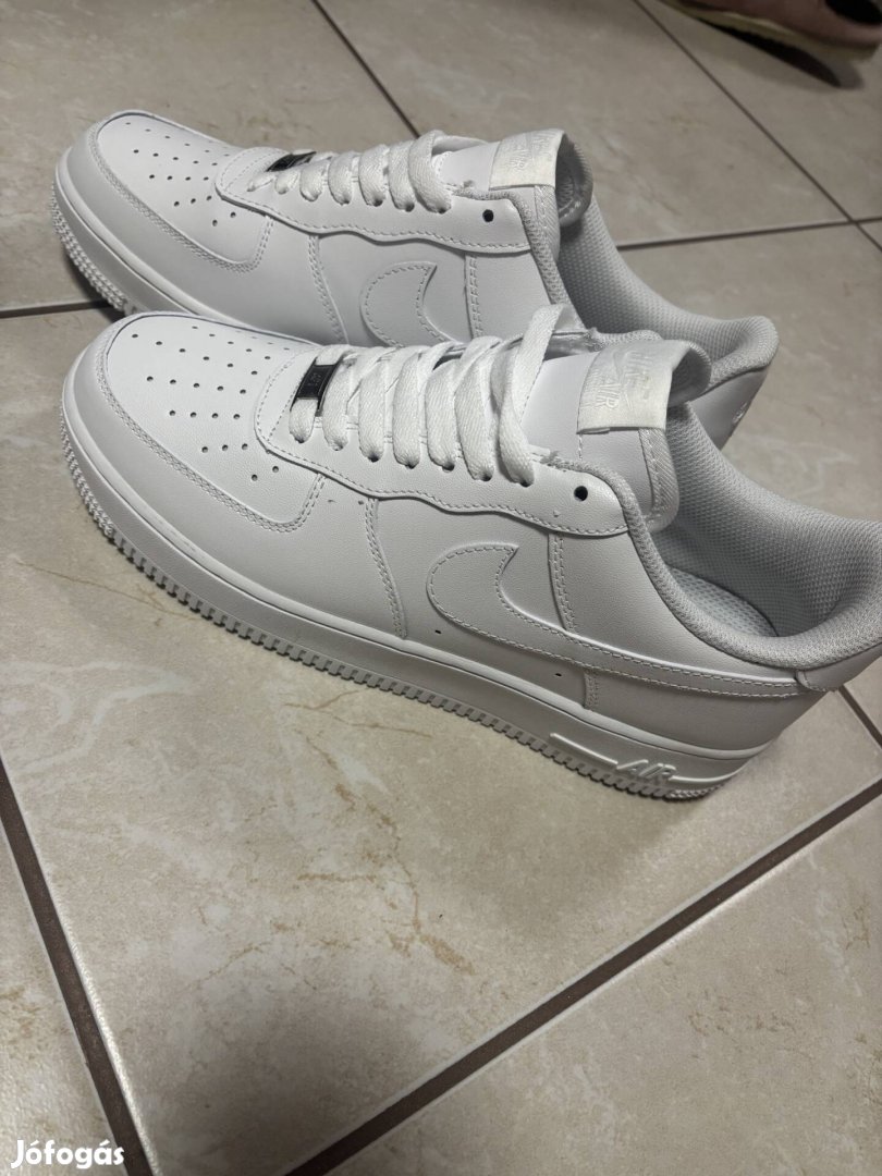 Nike Air Force 1 Triple White