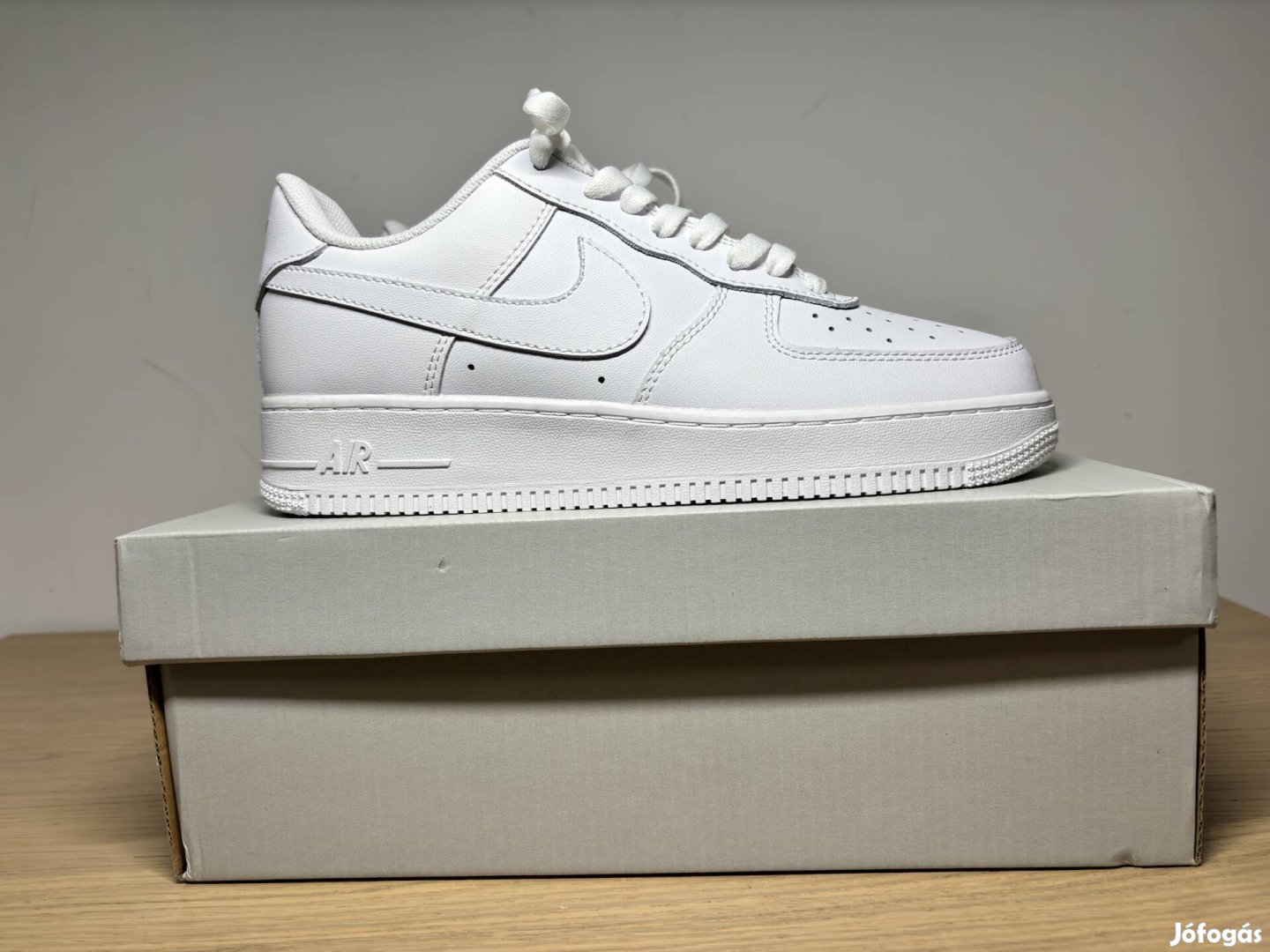 Nike Air Force 1 Triple White 43-es méretben, új állapotban!