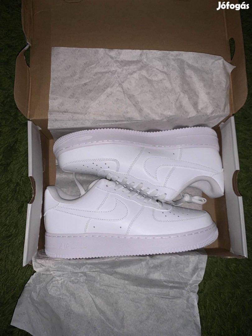 Nike Air Force 1 Triple White