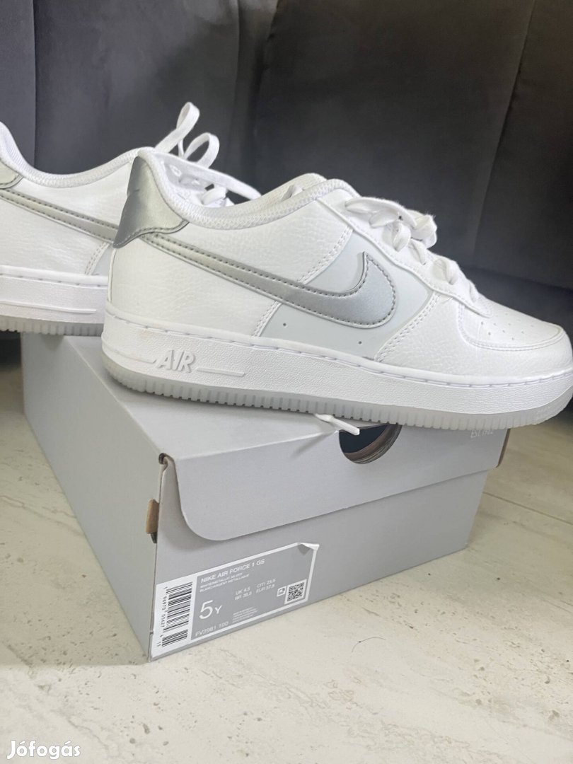 Nike Air Force 1 cipő 37,5