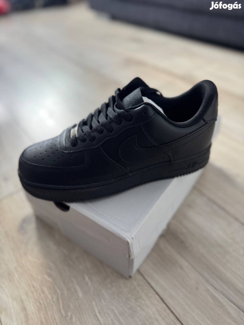Nike Air Force 1 fekete