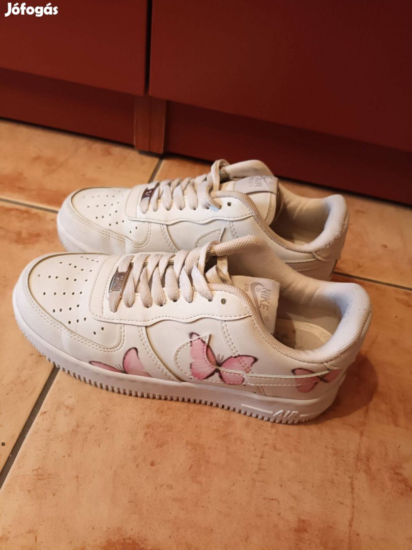 Nike Air Force kislány cipő újszerű 38 méret 5800 Ft