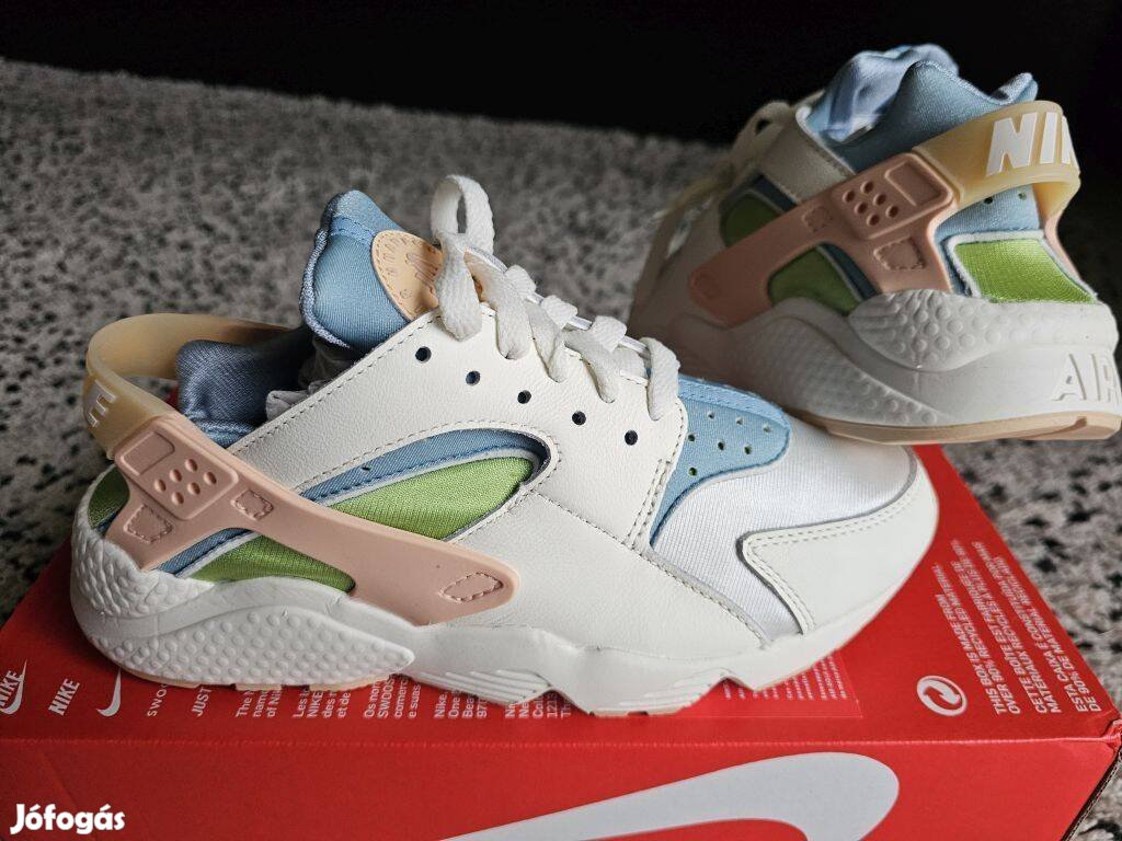 Nike Air Huarache 38.5-es női utcai cipő. Teljesen új, eredeti cipő
