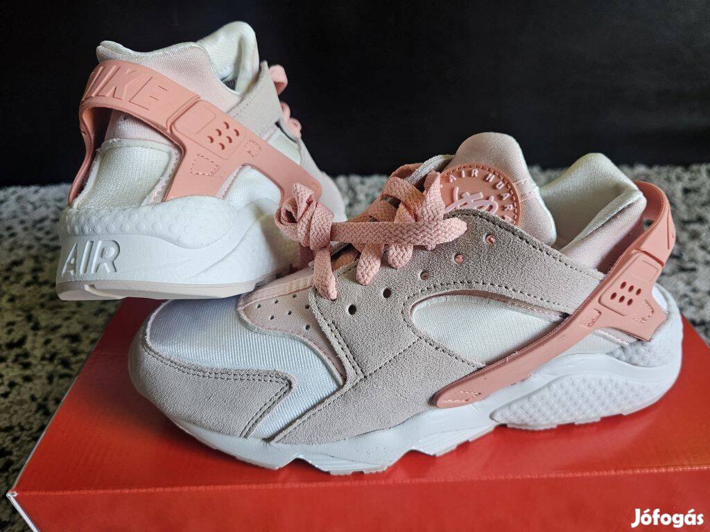 Nike Air Huarache MN 38.5-es női utcai cipő. Teljesen új