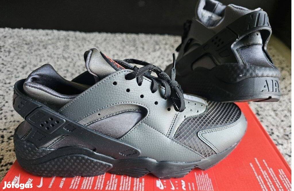 Nike Air Huarache fekete 44-es férfi utcai cipő. Teljesen új, er