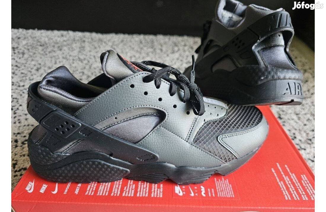 Nike Air Huarache fekete 44-es férfi utcai cipő. Teljesen új, eredeti