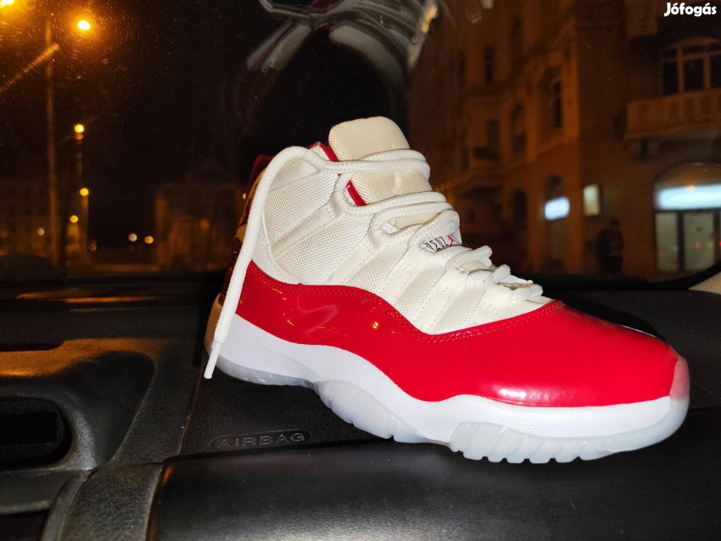 Nike Air Jordan 11 Retro Cherry színben