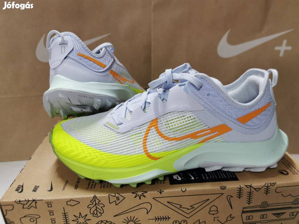 Nike Air Zoom Terra Kiger 8 színes 38.5-es terep futó cipő. Teljesen ú