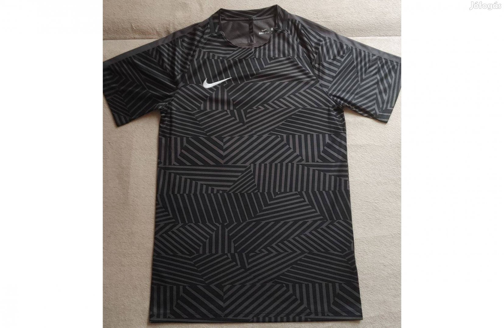 Nike DRI-Fit póló