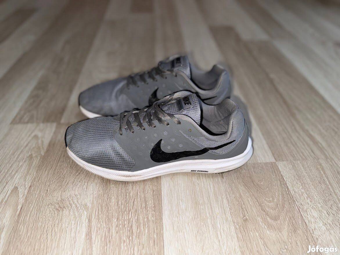 Nike Downshifter 7 futócipő 44 -es