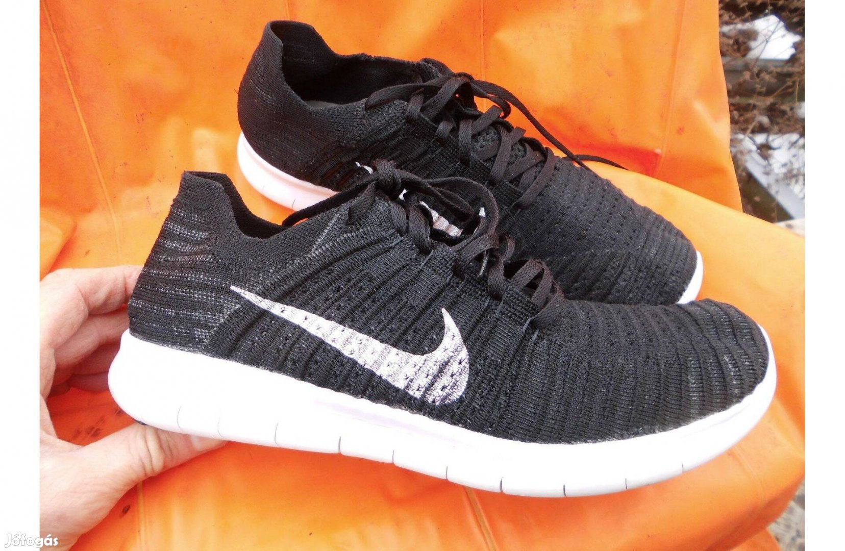 Nike Free fekete-fehér 44-es sport-utcai cipő eladó,