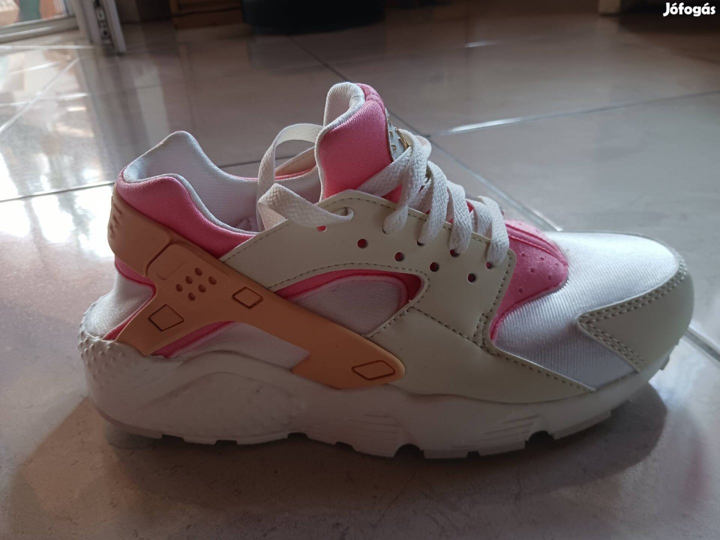 Nike Huarache Run Gs női új cipő 38,5 meretben eladó!