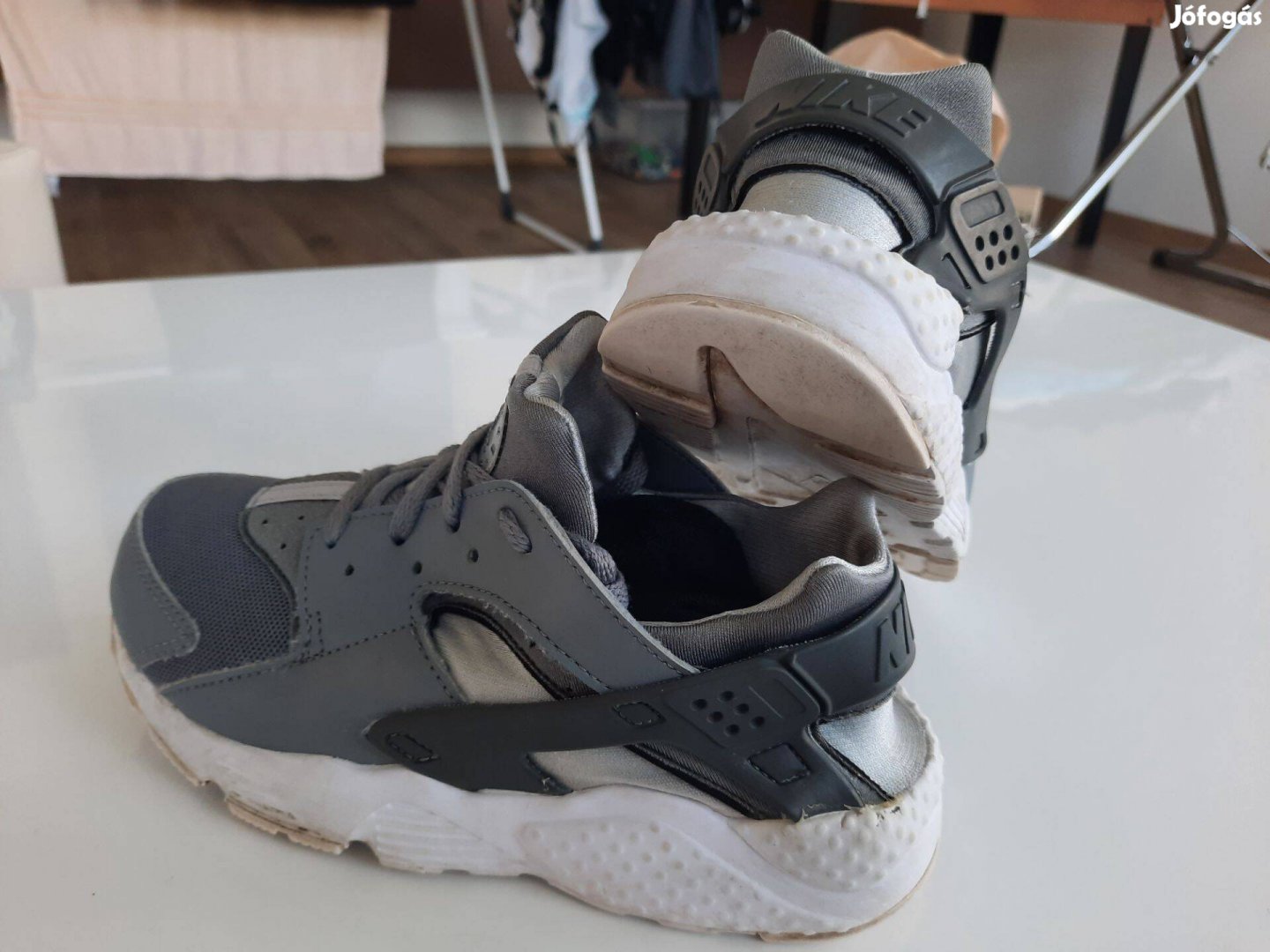 Nike Huarache fiú sportcipő eladó 33,5-ös (21 cm) méretben