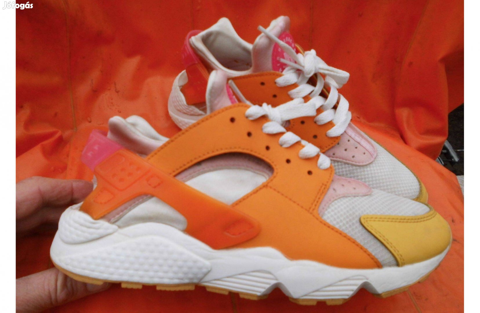 Nike Huarache színes női 40.5-es sport-utcai cipő eladó,