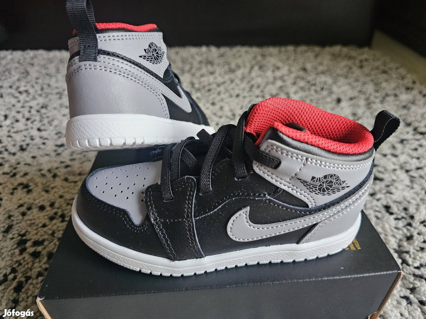 Nike Jordan 1 Mid ALT gyerek 27-es bőr cipő. 