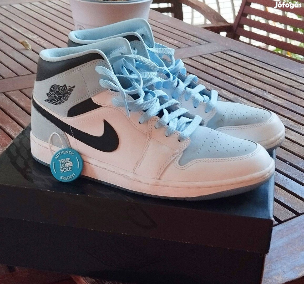 Nike Jordan 1 Mid SE Ice Blue