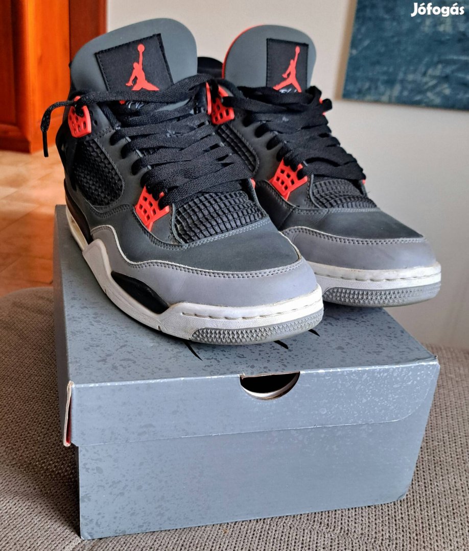 Nike Jordan 4 Infrared cipő