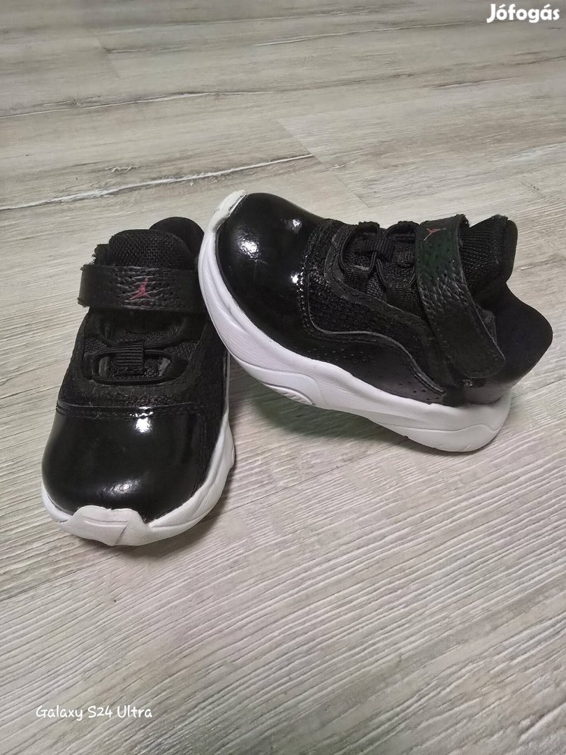 Nike Jordan kisfiú sportcipő