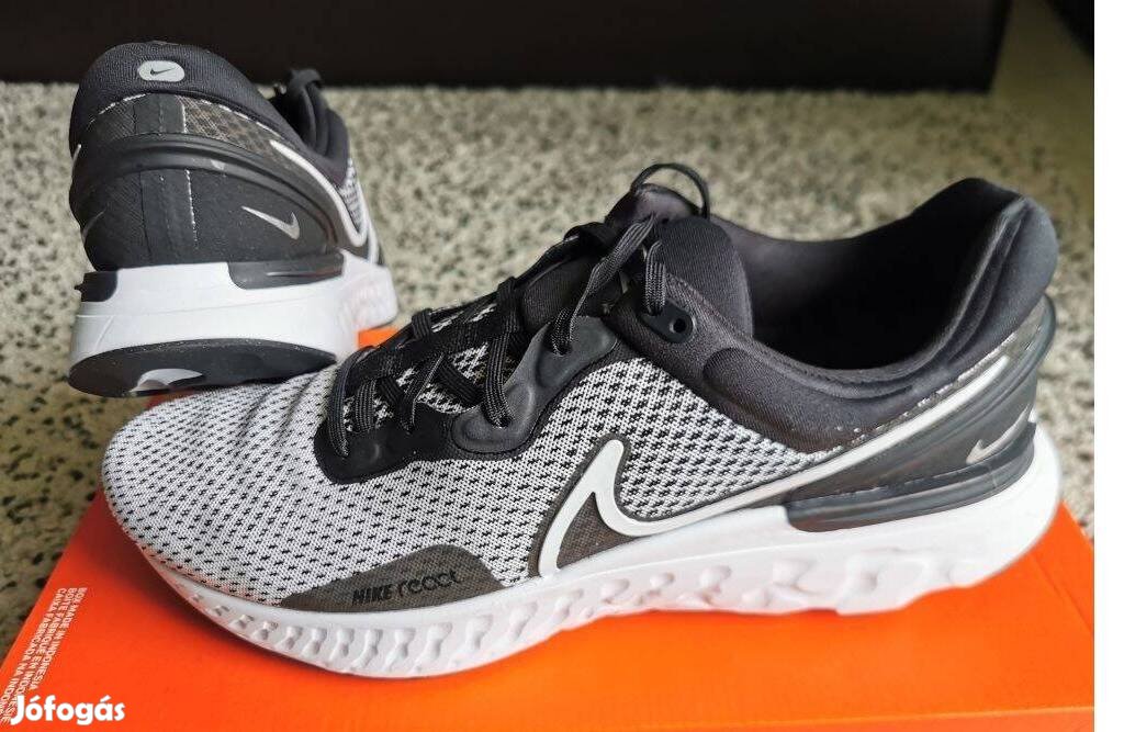 Nike React Miler 3 új 39-es fekete-fehér futó, sport cipő. Teljesen új