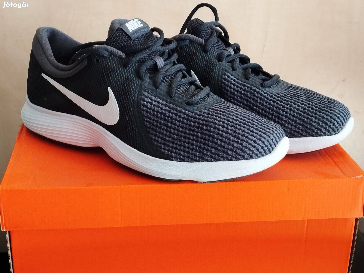 Nike Revolution Sportcipő, 44 -es csak 1x felpróbált, gyári