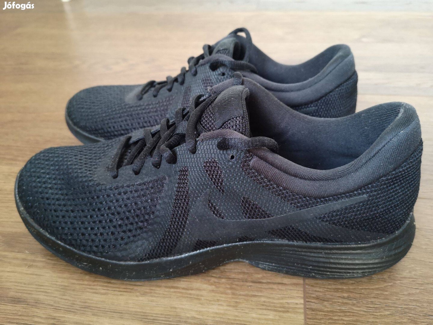 Nike Revolution cipő 44 méretű