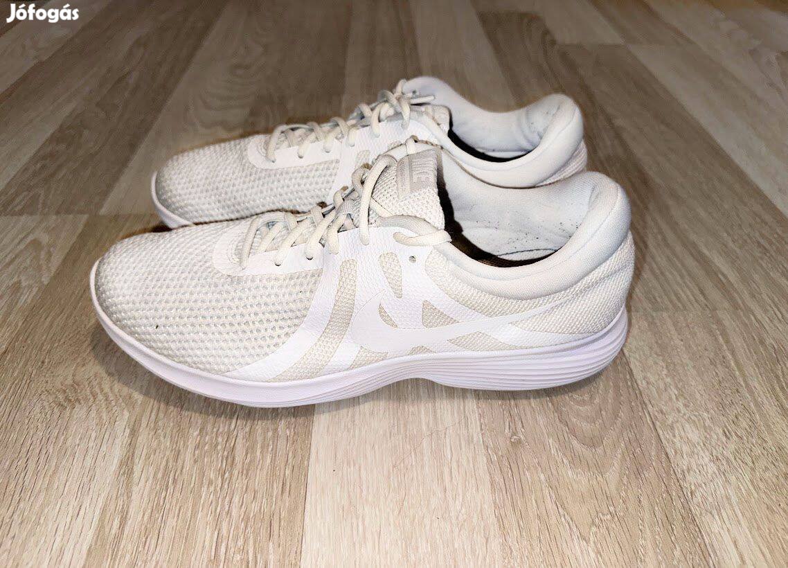 Nike Revolution sportcipő 46 -os
