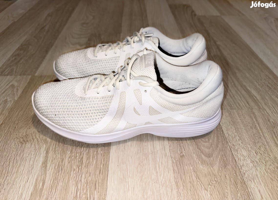 Nike Revolution sportcipő 46 -os