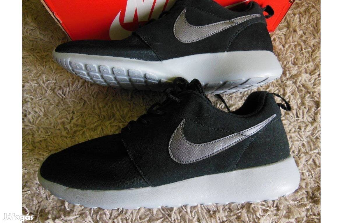 Nike Roshe Suede fekete 45-ös bélelt utcai cipő. Teljesen új, eredeti