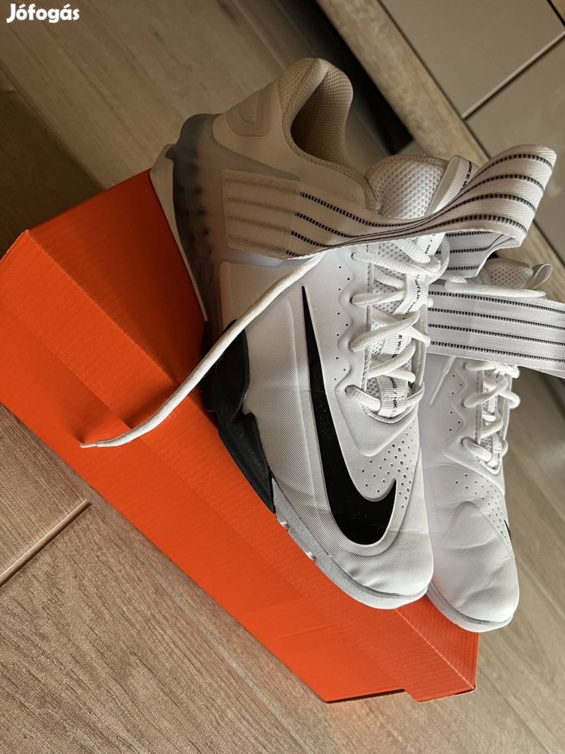 Nike Savaleos White